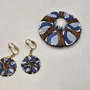 Vintage Concho Handmade Painted Coconut Shell Brooch And Matching Clip Earrings
